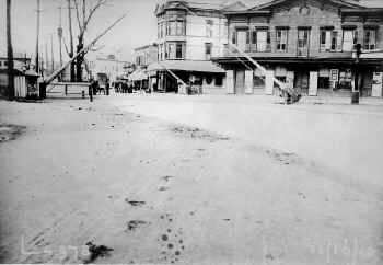11. Station-East New York - 1910 (3).jpg (98859 bytes)
